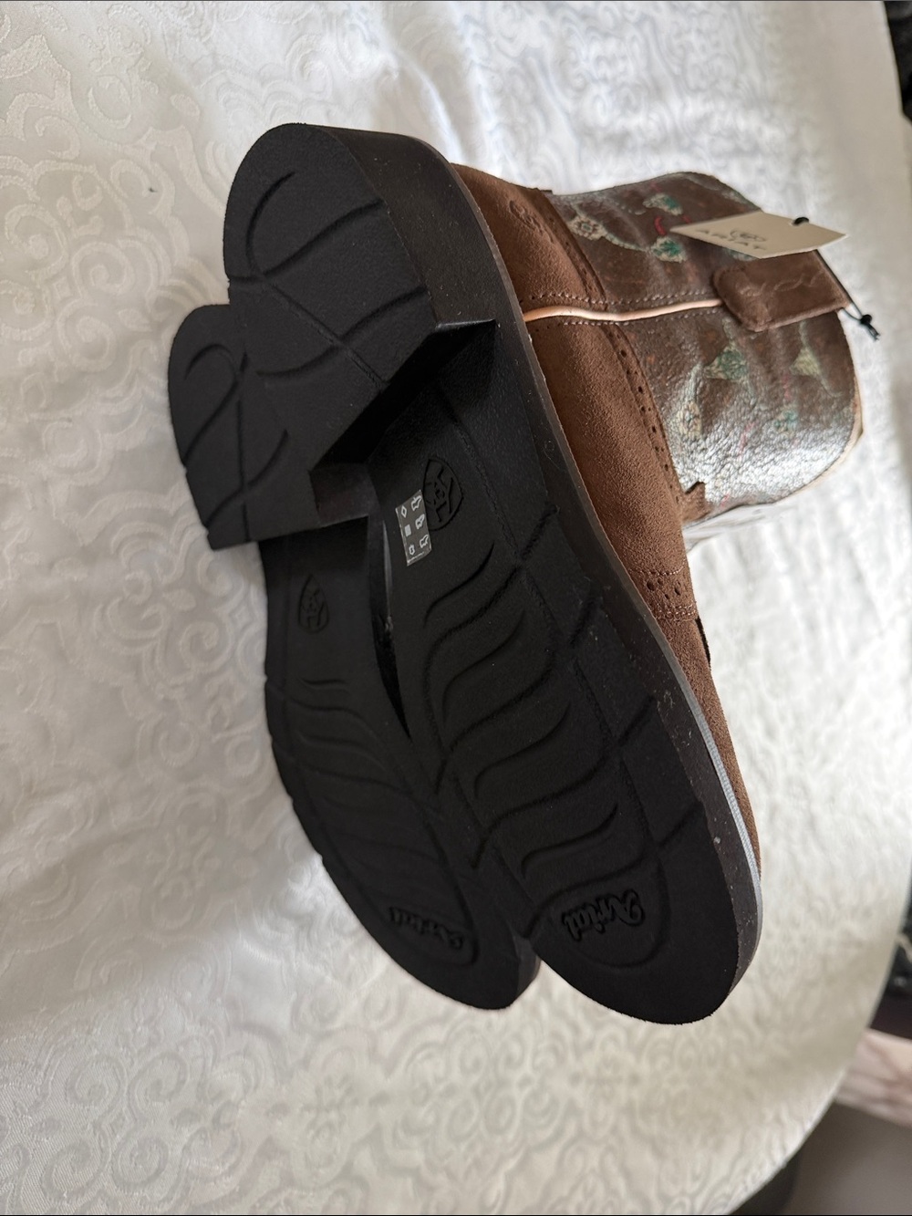 Ariat women’s Cowboy Boots - Picture 7 of 16